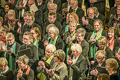 Mittendrin - unsere Mädels mit den grünen Tüchern